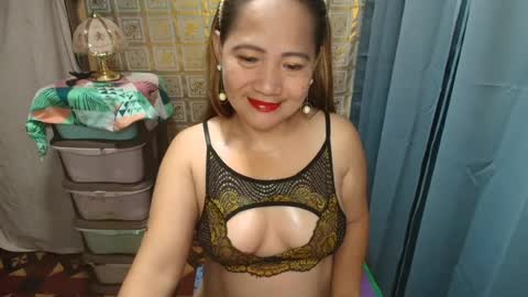 Snapshot of urhotmomzoey chatting on July 11, 5:48 pm urhotmomzoey online show from July 11, 5:48 pm