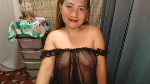 Snapshot of urhotmomzoey chatting on July 16, 1:50 pm urhotmomzoey online show from July 16, 1:50 pm