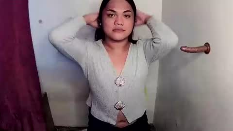 urhottie_bella online show from December 15, 4:39 am