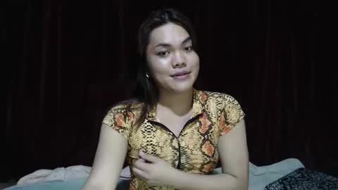 Snapshot of urhottie_bella chatting on June 2, 1:13 pm urhottie_bella online show from June 2, 1:13 pm