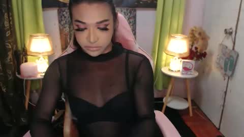 Snapshot of urlegendarysex chatting on February 17, 9:03 am Queen Nicole online show from February 17, 9:03 am