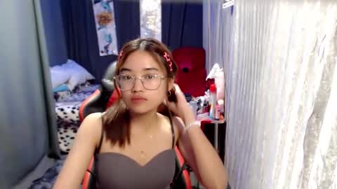 urlovelychinita online show from January 8, 10:59 am