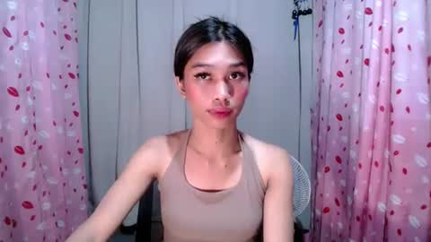 urloverjasmine_xx online show from April 8, 6:19 pm