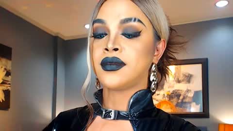 Snapshot of urmajestytyra chatting on February 16, 6:32 am UrMajestyTyra online show from February 16, 6:32 am