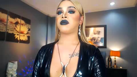 Snapshot of urmajestytyra chatting on February 24, 5:00 am UrMajestyTyra online show from February 24, 5:00 am