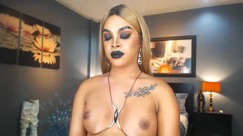 Snapshot of urmajestytyra chatting on February 24, 8:06 am UrMajestyTyra online show from February 24, 8:06 am