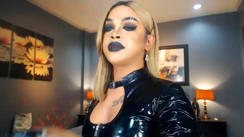 Snapshot of urmajestytyra chatting on February 25, 8:14 am UrMajestyTyra online show from February 25, 8:14 am