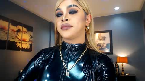 Snapshot of urmajestytyra chatting on March 8, 3:39 am UrMajestyTyra online show from March 8, 3:39 am