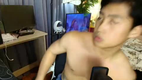 Snapshot of urnatty_guy chatting on May 29, 6:17 pm ander online show from May 29, 6:17 pm