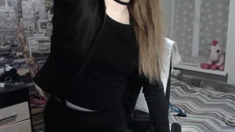 Mary online show from April 28, 7:19 pm