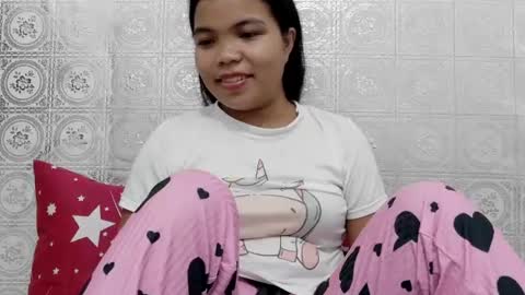 Snapshot of urpinaygirl69 chatting on June 27, 1:17 pm urpinaygirl69 online show from June 27, 1:17 pm
