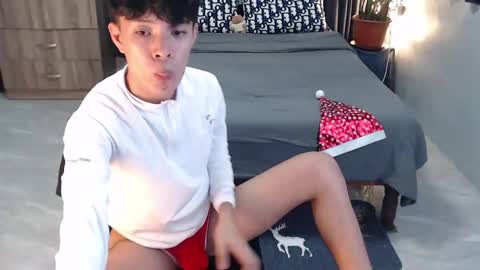 Snapshot of urpinoyasianx chatting on December 19, 10:06 pm Mel online show from December 19, 10:06 pm