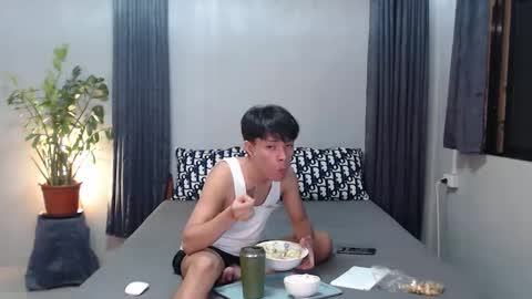 Snapshot of urpinoyasianx chatting on December 21, 9:49 am Mel online show from December 21, 9:49 am