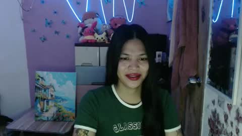 Snapshot of urpreciouspinayxxx chatting on March 24, 12:26 am hi im kim online show from March 24, 12:26 am