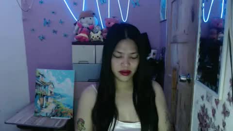 Snapshot of urpreciouspinayxxx chatting on April 3, 11:19 am hi im kim online show from April 3, 11:19 am