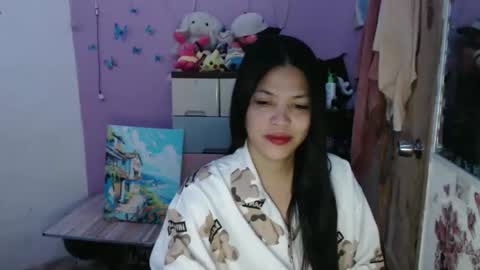 Snapshot of urpreciouspinayxxx chatting on April 15, 1:01 am hi im kim online show from April 15, 1:01 am