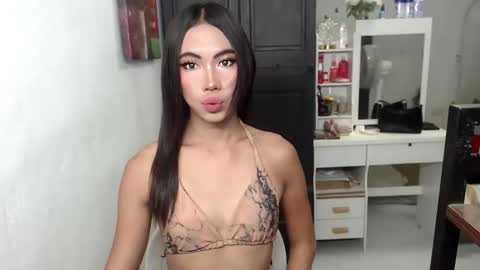 urpretty_mistake online show from April 28, 2:38 am