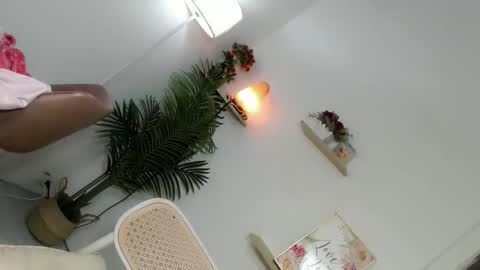 Snapshot of ursandra_xx chatting on May 6, 10:42 am ursandra_xx online show from May 6, 10:42 am