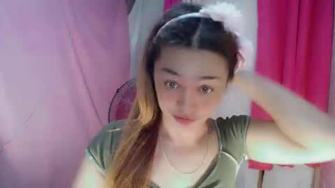 Snapshot of ursexy_debra chatting on November 6, 10:21 pm TYRA online show from November 6, 10:21 pm