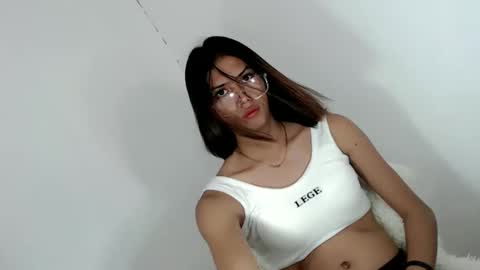 Snapshot of ursexy_diamondcum chatting on February 16, 8:54 am RAZ online show from February 16, 8:54 am