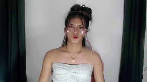 Snapshot of ursexy_diamondcum chatting on March 1, 11:01 am RAZ online show from March 1, 11:01 am