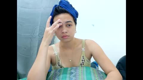 Snapshot of ursexy_pinay_skinny chatting on April 20, 5:32 am im jenny online show from April 20, 5:32 am