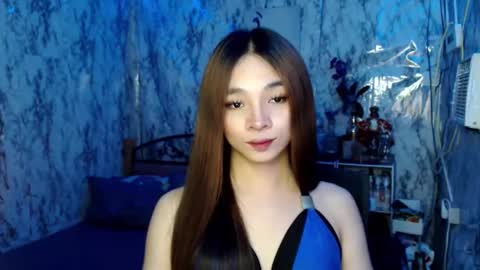 Snapshot of ursexytrans_cum chatting on December 4, 3:32 pm Yhana online show from December 4, 3:32 pm