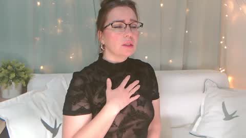 Snapshot of ursilvia1 chatting on January 15, 5:40 am Silvia online show from January 15, 5:40 am