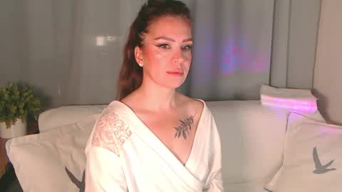 Snapshot of ursilvia1 chatting on November 3, 5:20 am Silvia online show from November 3, 5:20 am