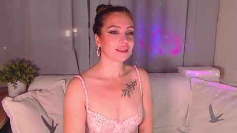 Snapshot of ursilvia1 chatting on November 19, 5:40 am Silvia online show from November 19, 5:40 am