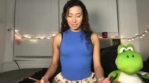 Snapshot of ursweetestlilly chatting on December 23, 1:47 am Lily online show from December 23, 1:47 am