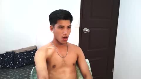 ursweetie_boy online show from March 18, 4:15 am