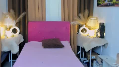 urwildest_margaret online show from December 4, 9:12 pm