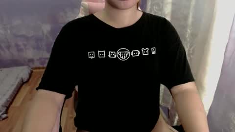 Snapshot of urwildslutty17 chatting on November 13, 5:06 am urwildslutty17 online show from November 13, 5:06 am