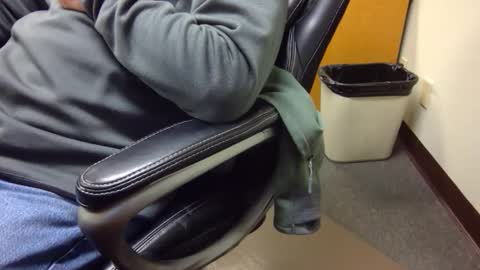 useemie online show from November 17, 9:20 pm