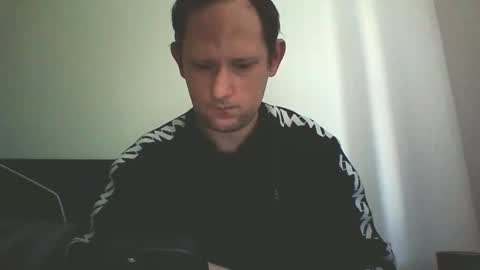 Snapshot of useme92431433 chatting on December 2, 1:24 pm sub 4 u online show from December 2, 1:24 pm