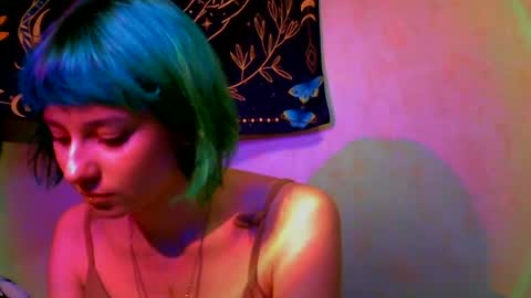 Snapshot of uwu_emmy chatting on June 16, 7:27 pm uwu_emmy online show from June 16, 7:27 pm