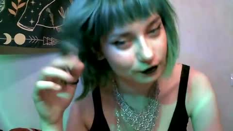 Snapshot of uwu_emmy chatting on June 19, 5:17 pm uwu_emmy online show from June 19, 5:17 pm