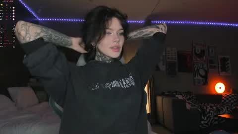 Snapshot of uwu_eva chatting on June 12, 8:57 am Eva online show from June 12, 8:57 am