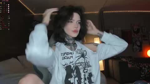 Snapshot of uwu_eva chatting on June 14, 9:33 am Eva online show from June 14, 9:33 am