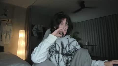 Snapshot of uwu_eva chatting on June 25, 7:40 pm Eva online show from June 25, 7:40 pm