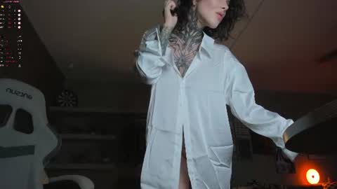 Snapshot of uwu_eva chatting on June 26, 9:41 pm Eva online show from June 26, 9:41 pm