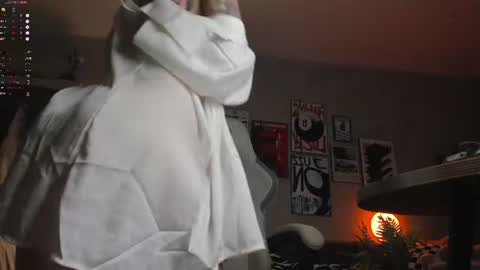Snapshot of uwu_eva chatting on July 2, 5:52 pm Eva online show from July 2, 5:52 pm
