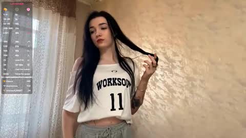 Snapshot of uwun_pinksi chatting on February 28, 3:18 am Lisi online show from February 28, 3:18 am