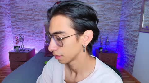 UYUKIE online show from April 1, 2:45 am