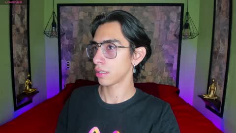 UYUKIE online show from April 3, 3:15 am