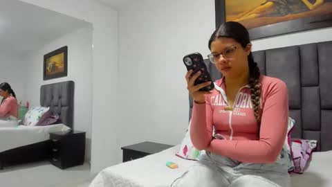 Vahiolet smith online show from June 2, 3:08 am