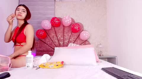 Snapshot of vaiolet_colls chatting on February 10, 11:58 am Vaiolet colls online show from February 10, 11:58 am