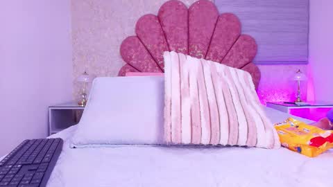 Snapshot of vaiolet_colls chatting on February 26, 12:04 pm Vaiolet colls online show from February 26, 12:04 pm