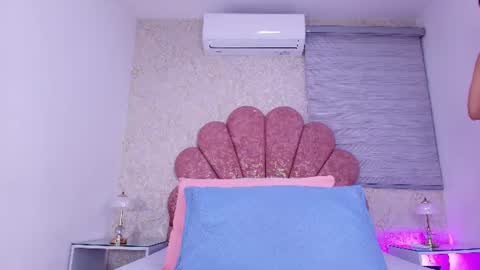 Vaiolet colls online show from June 18, 11:47 am